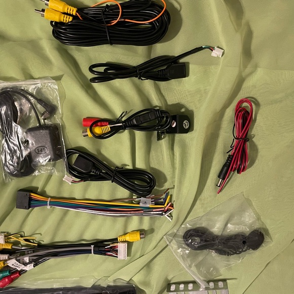 BRAND NEW touch screen radio never installed still in the box - Picture 2 of 5